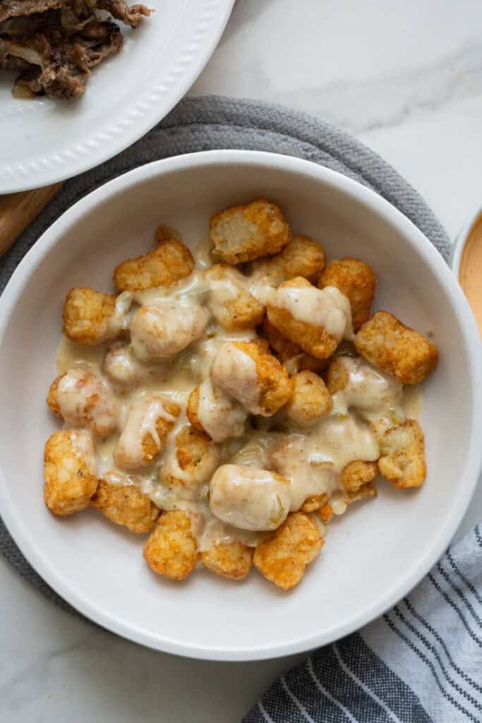Crispy tater tots with queso.