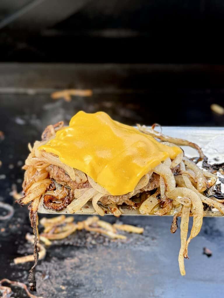 Remove Smashburger from griddle.